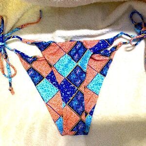 NWOT ZAFUL WOMENS HIGH WAIST RED AND BLUE PAISLEY TIE BIKINI BOTTOMS SIZE SMALL